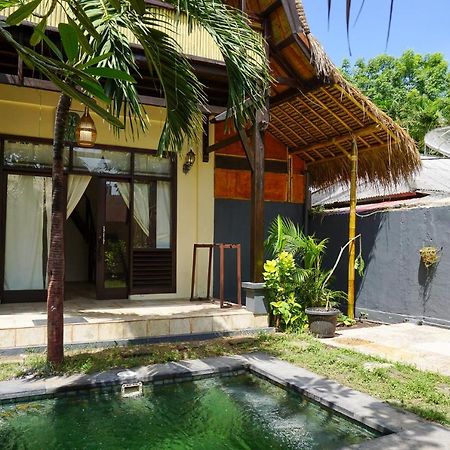 Puri Hondje Hotel Gili Trawangan Exterior photo